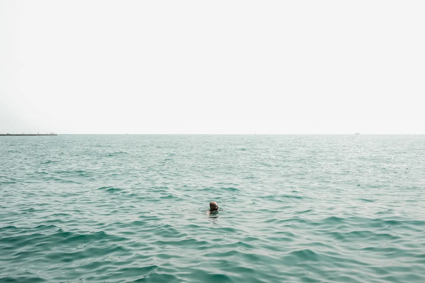 Nageur à la surface de l&rsquo;eau